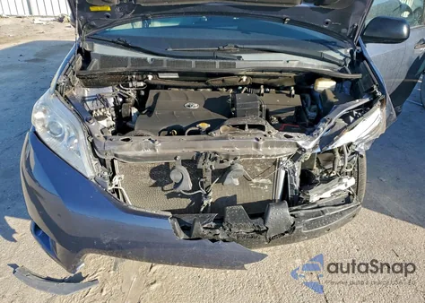 2015 Toyota Sienna z USA, uszkodzony, nr VIN 5TDZK3DC0FS668782